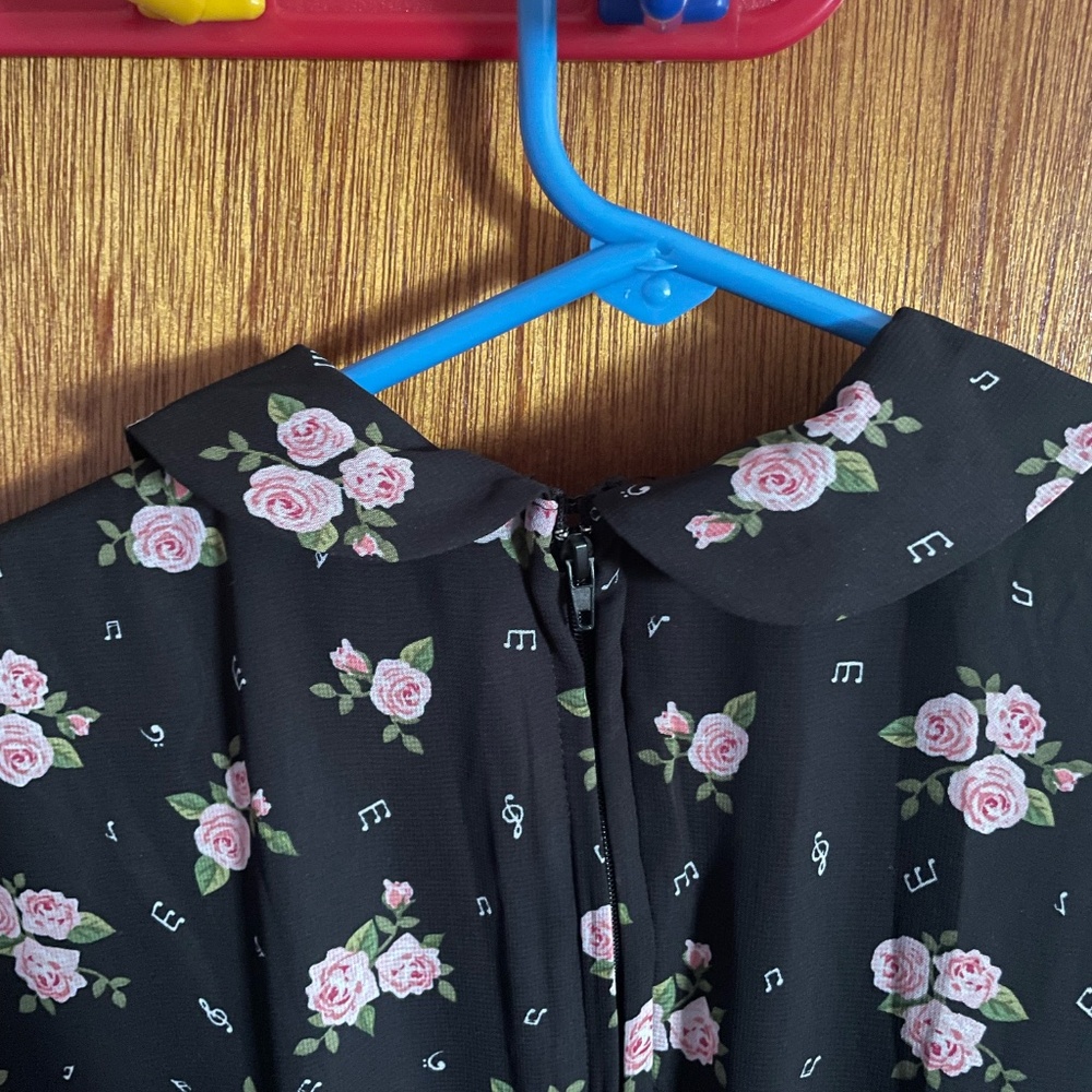 Hot Topic floral midi dress - Picture 6 of 9